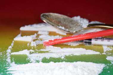 Makro mercekli un stüdyoda renkli gradyan karşısında fotoğraflandı