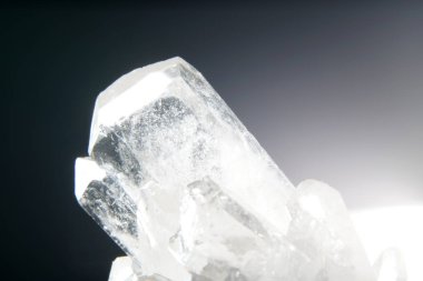Quartz ayrıca stüdyoda Marco modunda siyah arkaplan önünde çekilen Deep Quartz 'ı çağırdı.                            