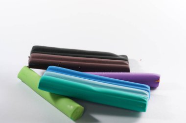 Plastik, stüdyoda çekilen çocuklar için çok iyi bir oyuncaktır.