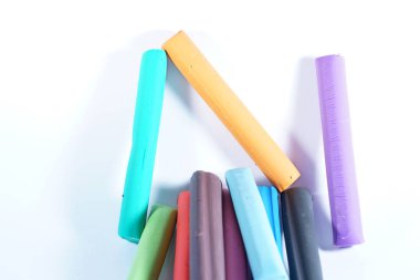 Plastik, stüdyoda çekilen çocuklar için çok iyi bir oyuncaktır.