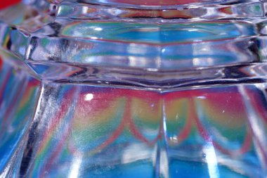 Stüdyoda el feneriyle çekilen grafiksel elementler