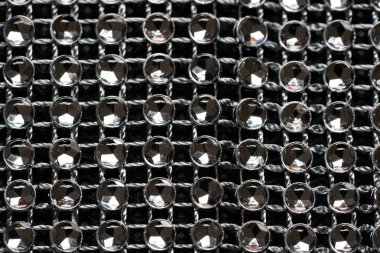 Stüdyoda el feneriyle çekilen grafiksel elementler