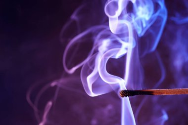 Işıklar yanıp sönmeden önce renkli folyolarla fotoğraflanmış.