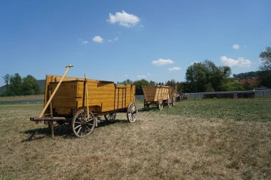 Ahşap tramvay çekilmek ya da gerilmek için çok güzel yapılmış.