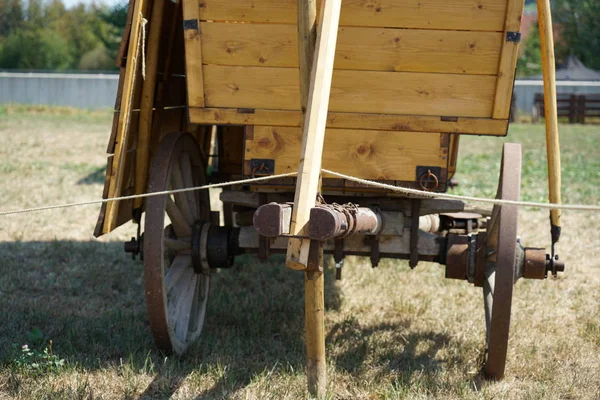 Wooden Trolley Beautifully Crafted Pulled Tensed — Stock Photo, Image