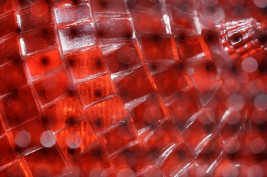 Stüdyoda el feneriyle çekilen grafiksel elementler