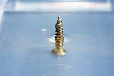 Su damlaları, higspeed flaş ve damlatıcılarla stüdyoda fotoğraflandı.