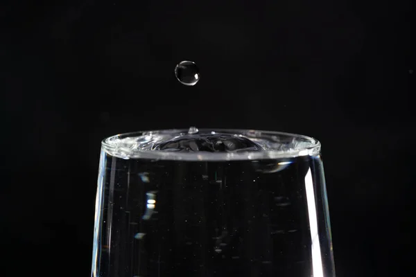 Gotas Água Fotografadas Com Flashes Alta Velocidade Conta Gotas Estúdio — Fotografia de Stock