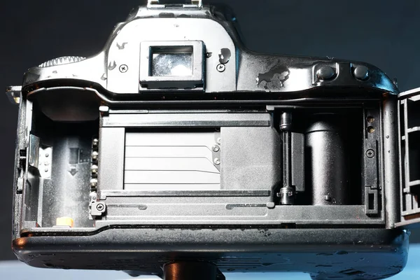 Com Câmeras Fotográficas Digitais Espelho Caixa Com Limpeza Água — Fotografia de Stock