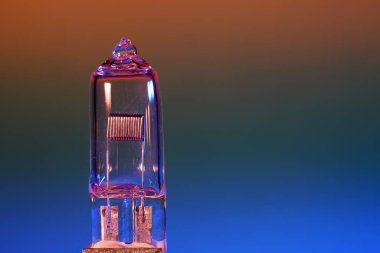 Stüdyoda dumanlı elektrik ampulü.