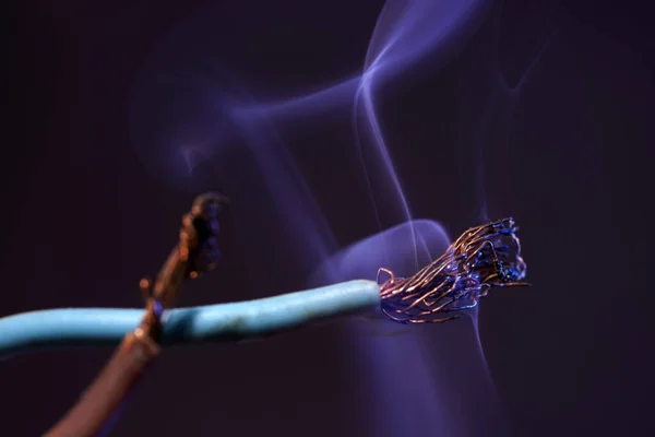 Alambres Eléctricos Con Humo Fotografiados Estudio — Foto de Stock