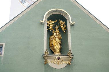 Straubing, ortaçağ mimarisi ile iyi korunmuş eski bir kasabası olan Aşağı Bavyera şehri.