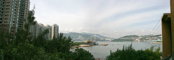 Panoráma, az épület és a Tsing Ma Bridge, Hong Kong — Stock Fotó