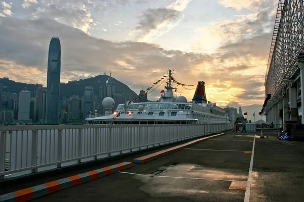 Sonnenuntergang Ansicht des Schiffes — Stockfoto