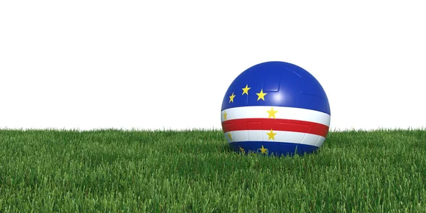 草に横たわってカーボベルデ旗サッカー ボール — ストック写真