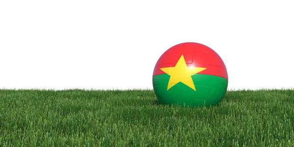 草に横たわっているブルキナファソ旗サッカー ボール — ストック写真