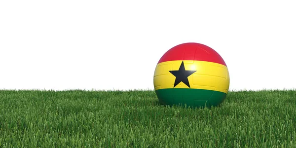 Ghana Bandera ghanesa pelota de fútbol tendida en la hierba —  Fotos de Stock