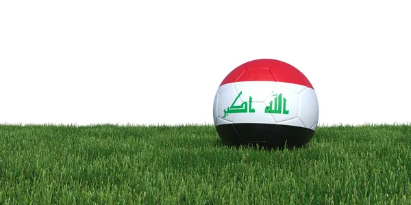 Irak Iraakse vlag voetbal liggen in het gras — Stockfoto