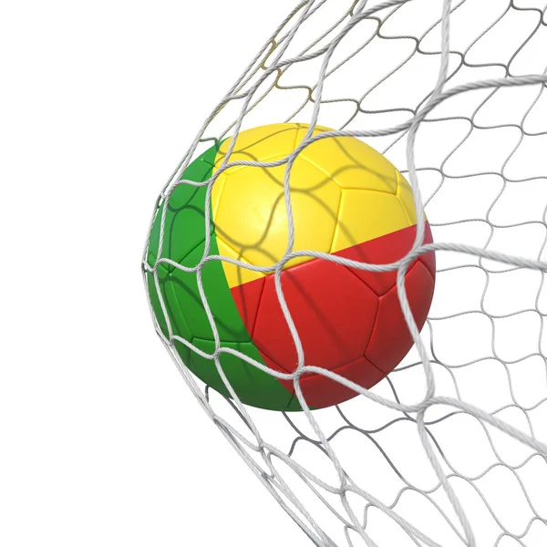 Bola de futebol Benin Beninese bandeira dentro da rede, em uma rede . — Fotografia de Stock