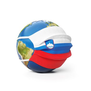 Slovenya bayrağı taşıyan, beyaz arka planda izole edilmiş bir tıbbi maske takan Dünya Küresi. Küresel Çin koronavirüsü salgını. 3B Hazırlama, Resmetme.
