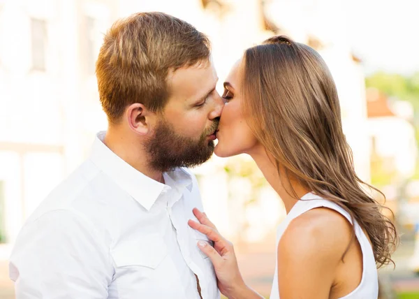 Pareja enamorada el día de San Valentín — Foto de Stock