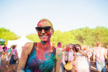 Kız holi festival kutlamak, selfie yapmak