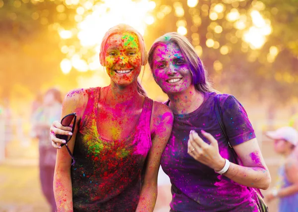 Girls celebrate holi festival — Stock Photo, Image