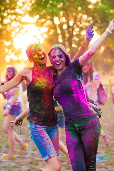 Girls celebrate holi festival — Stock Photo, Image