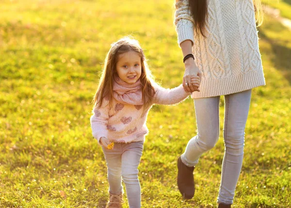 Mother daughter at sunset playing, Mothers Day. — Stock Photo, Image