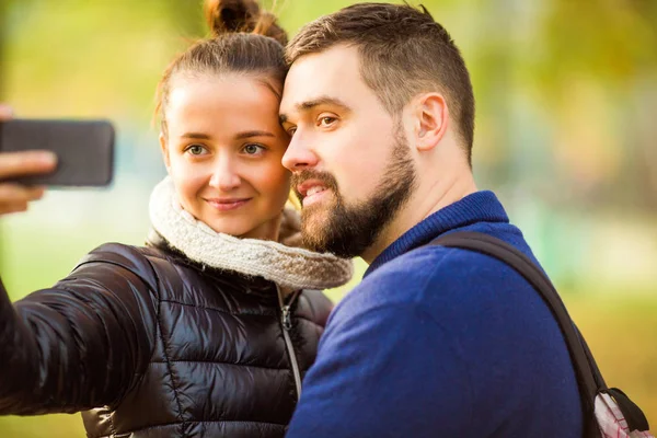 Couple in love in autumn makes selfie — Stock Photo, Image