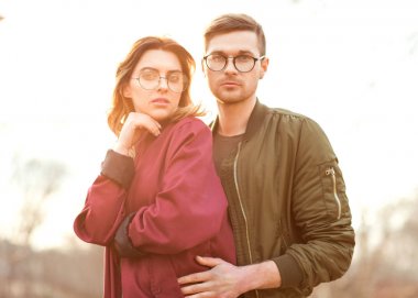 gün batımı kamera poz, aşık Çift