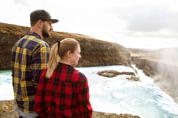 Couple Love Waterfall Sunset — Stock Photo, Image