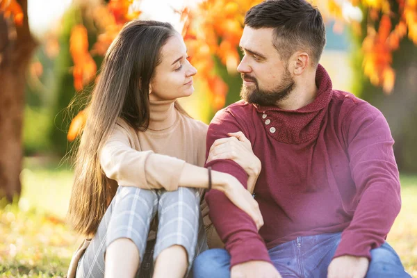 Family with daughter walks in autumn park — Stock Photo, Image