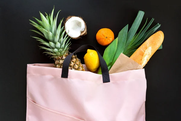 Bolsa Con Productos Fondo Negro Entrega Comida Para Llevar — Foto de Stock