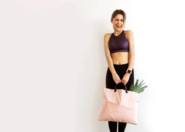 Chica Con Una Bolsa Compras Las Manos Color Rosa Ingenio — Foto de Stock