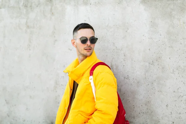 Chico Con Una Mochila Productos Compras Línea Comida Para Llevar —  Fotos de Stock