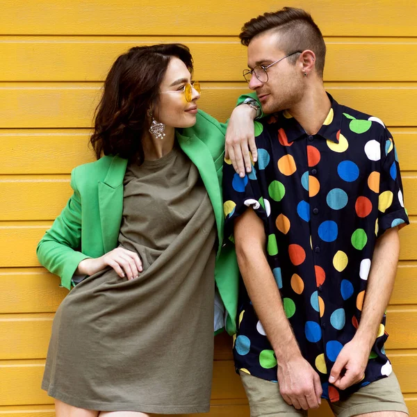 Young Fashionable Couple Yellow Background — Stock Photo, Image