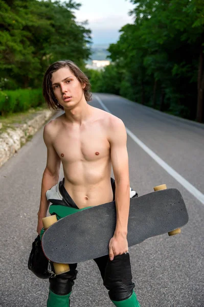 Retrato de un longboarder profesional —  Fotos de Stock