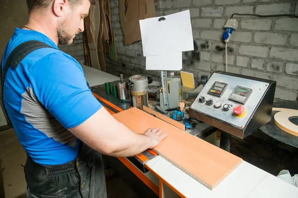 Adam için kenar bantlama makinesi İnşaat