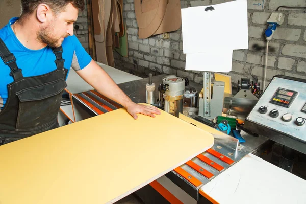 Adam için kenar bantlama makinesi İnşaat