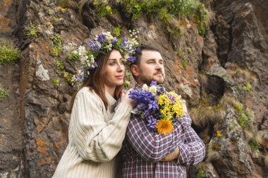 Genç çift hipster doğa içinde