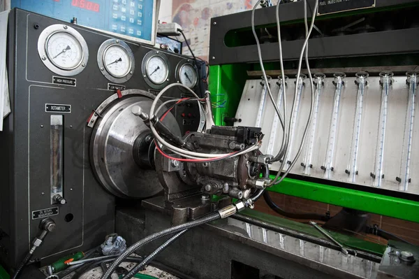 Banco de pruebas de la bomba de combustible diesel de alta presión de primer plano — Foto de Stock
