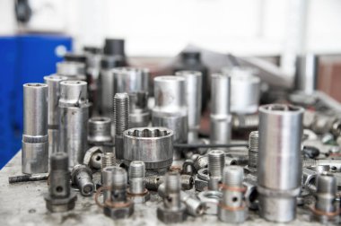 farklı yakıt cıvata ve bir tezgah bir yakıt atölye son tuşlar.