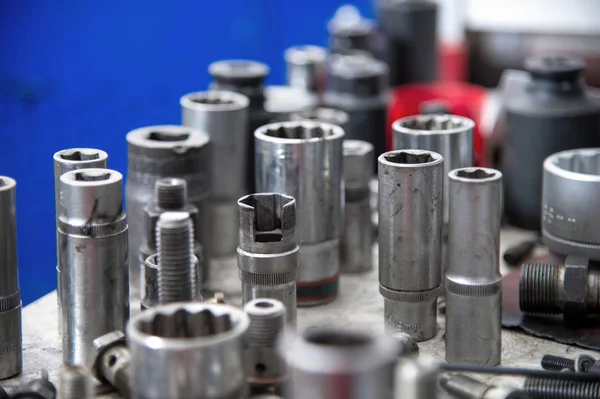 farklı yakıt cıvata ve bir tezgah bir yakıt atölye son tuşlar.