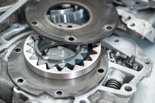 Mekanik yüksek basınçlı dizel pompa demonte. Bileşenleri mekanizması. Dizel ekipman bakım Servisi