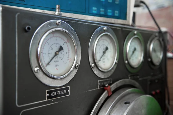 Banco de pruebas de la bomba de combustible diesel de alta presión de primer plano —  Fotos de Stock