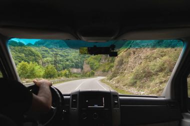 Servis otobüsü dağ yolu göster