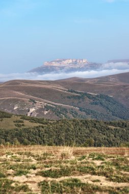 2300 metre yükseklikte bulutlar güzel bir plato sarılı