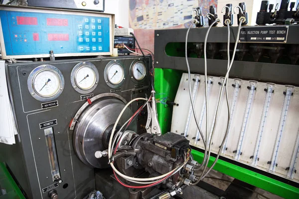 Banco de pruebas de la bomba de combustible diesel de alta presión de primer plano — Foto de Stock