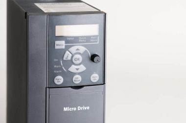 Endüstriyel gri beyaz zemin üzerine için geçerli ve güç elektrik kontrol etmek için yeni bir evrensel çevirici.